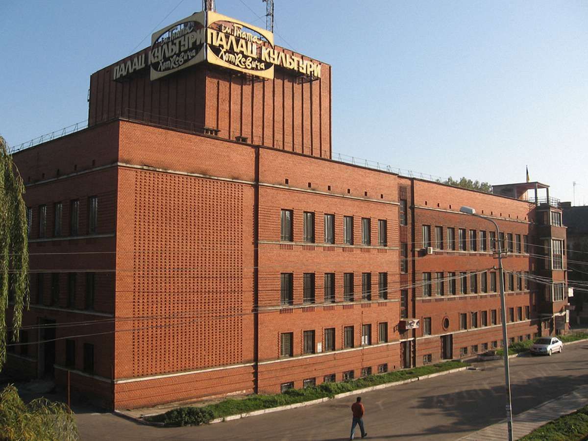 Суд поновив на посаді директора Палацу культури, якого звільнили за зловживання алкоголем