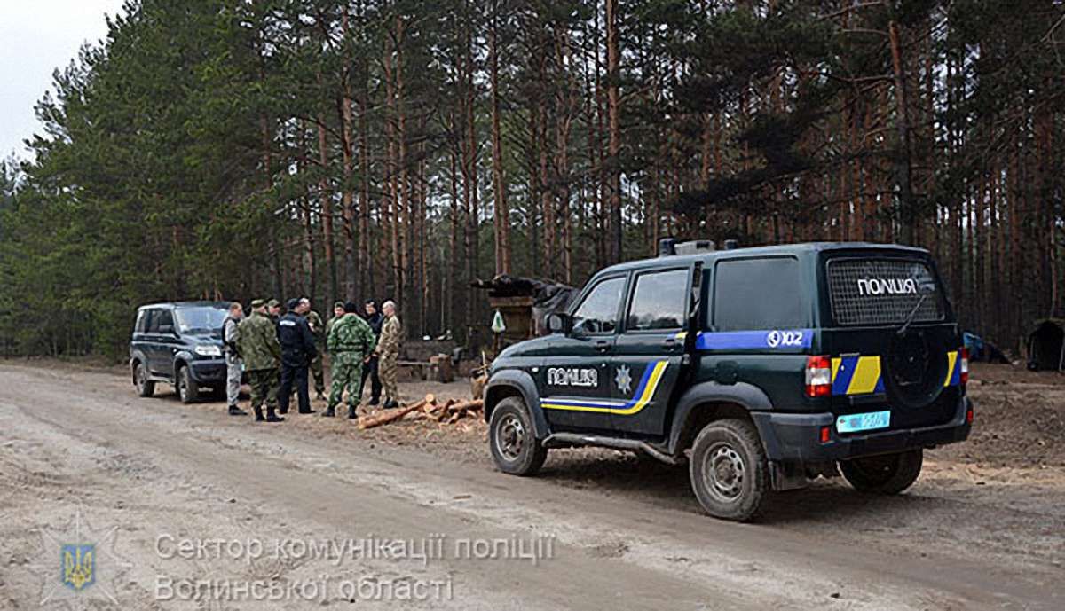 Поліція прислала на Волинь підкріплення для боротьби з копачами бурштину