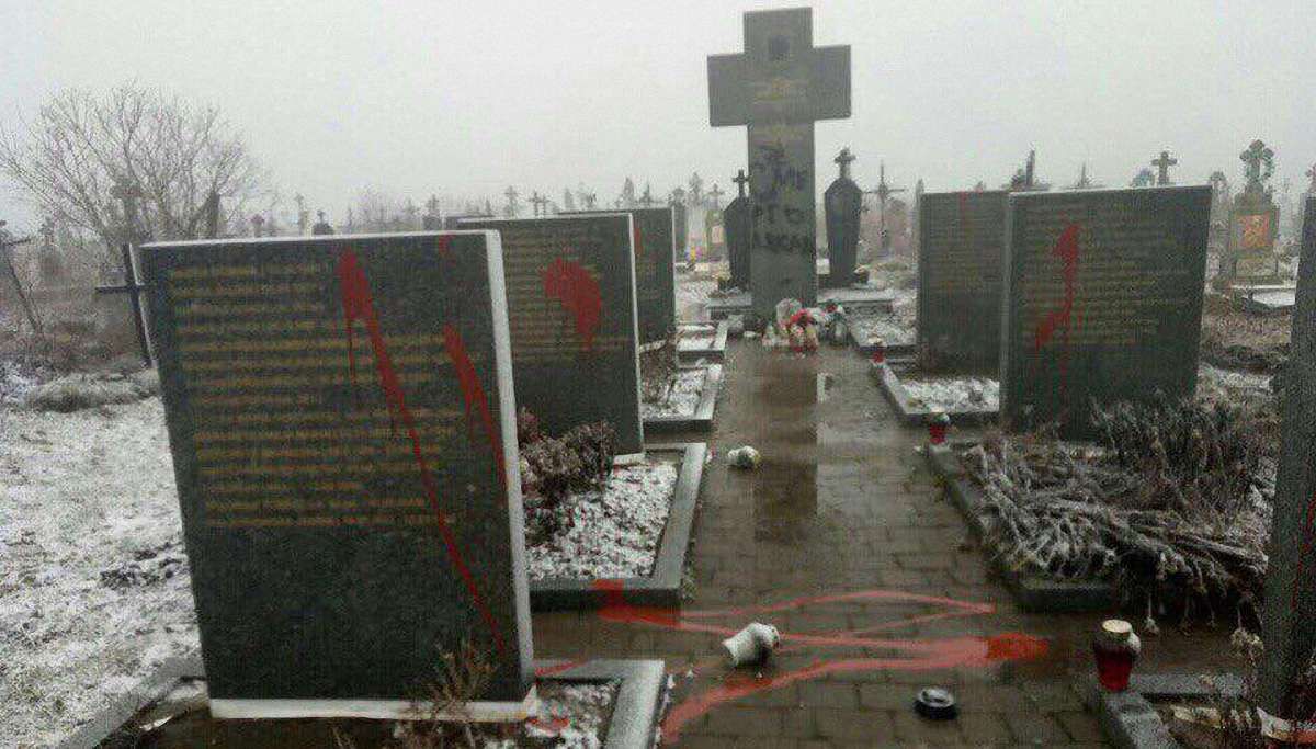 На Львівщині вдруге за тиждень осквернили меморіал загиблим полякам