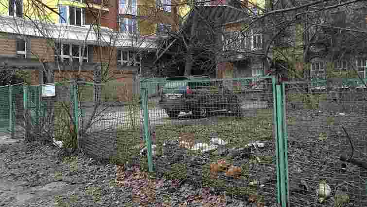 В Києві невідомі потруїли рідкісних птахів на подвір’ї місцевого колекціонера