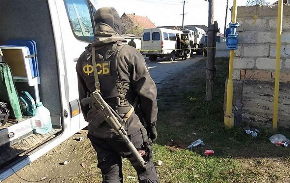ФСБ затримала на кордоні з окупованим Кримом двох українських правозахисників