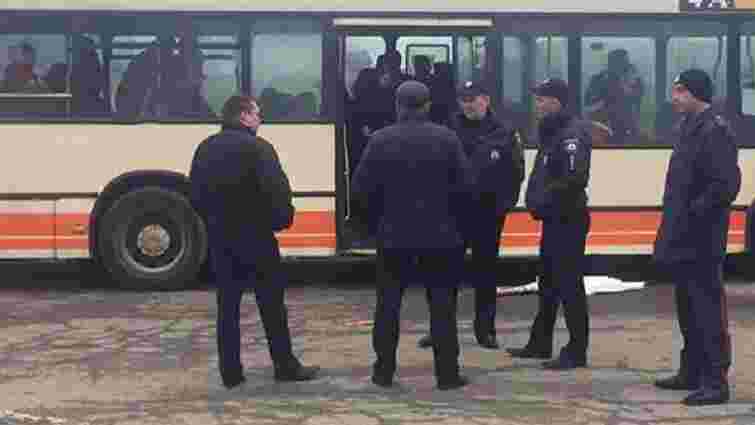 У львівській поліції розповіли подробиці затримання автобуса з антиукраїнськими плакатами