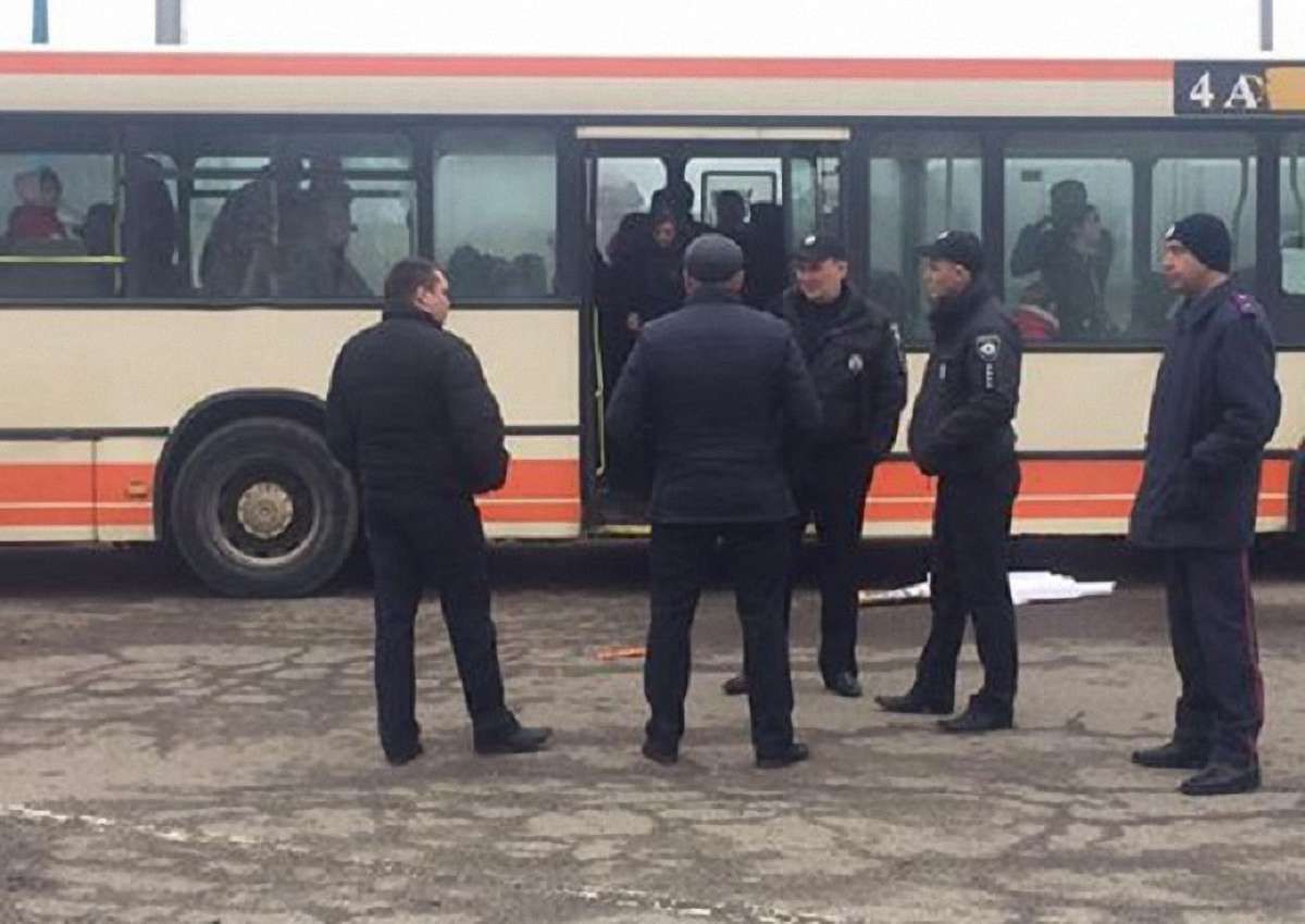 У львівській поліції розповіли подробиці затримання автобуса з антиукраїнськими плакатами