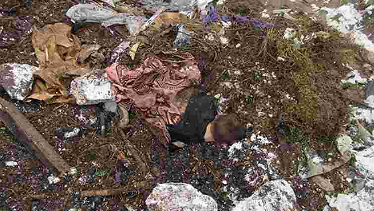 На Івано-Франківщині поліція виявила тіло молодого чоловіка на сміттєзвалищі