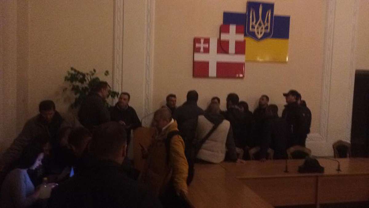 Протестувальники захопили Волинську ОДА через затримання «блокадників» окупованого Донбасу