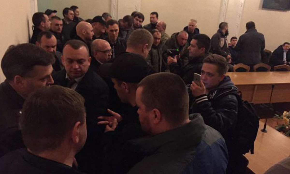 Протестувальники у Волинській ОДА зачитали свої вимоги до президента і парламенту