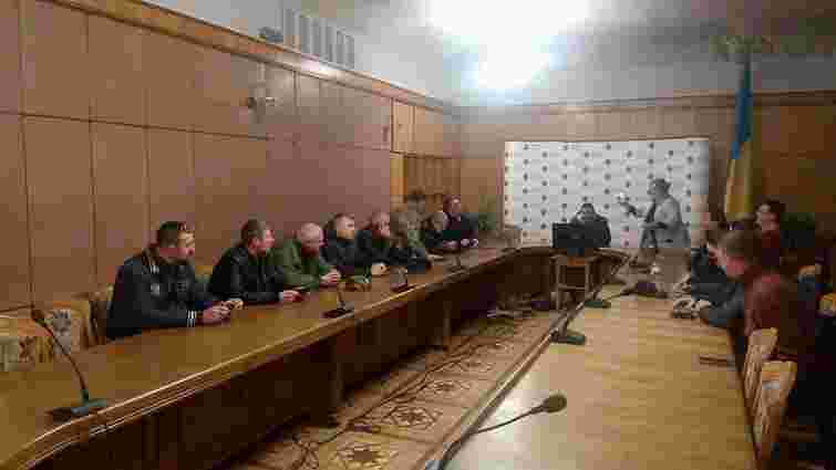 Львівські активісти вимагають звільнити затриманих блокадників до 10:00