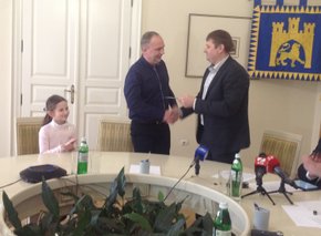 Автор найкращої назви львівського е-квитка отримав абонемент на весь громадський транспорт
