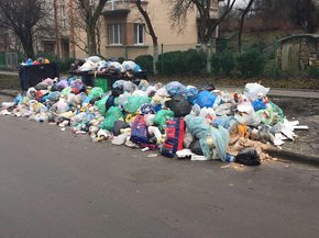 Львівська мерія повторно звернеться до уряду через критичну ситуацію з вивезенням сміття