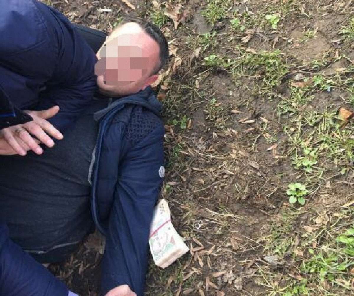 У Житомирі затримали хабарника із посвідченням помічника народного депутата 