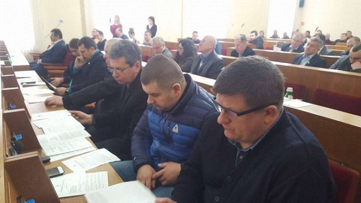 У Чернівцях та Івано-Франківську обласні ради ухвалили звернення на підтримку блокадників ОРДЛО