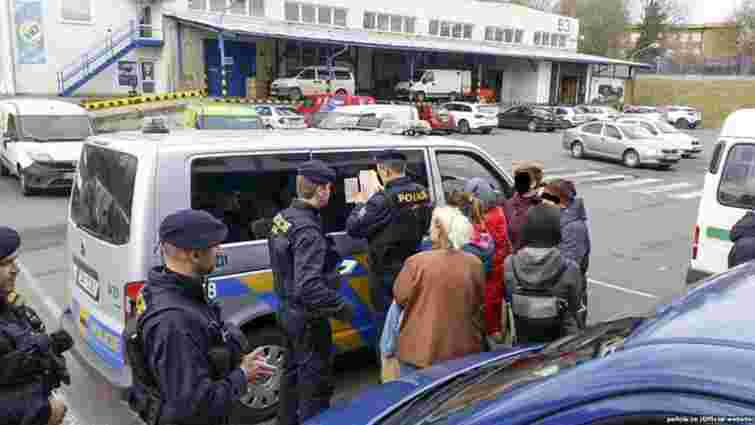 Чехія депортує групу українців, які працювали з порушенням законодавства