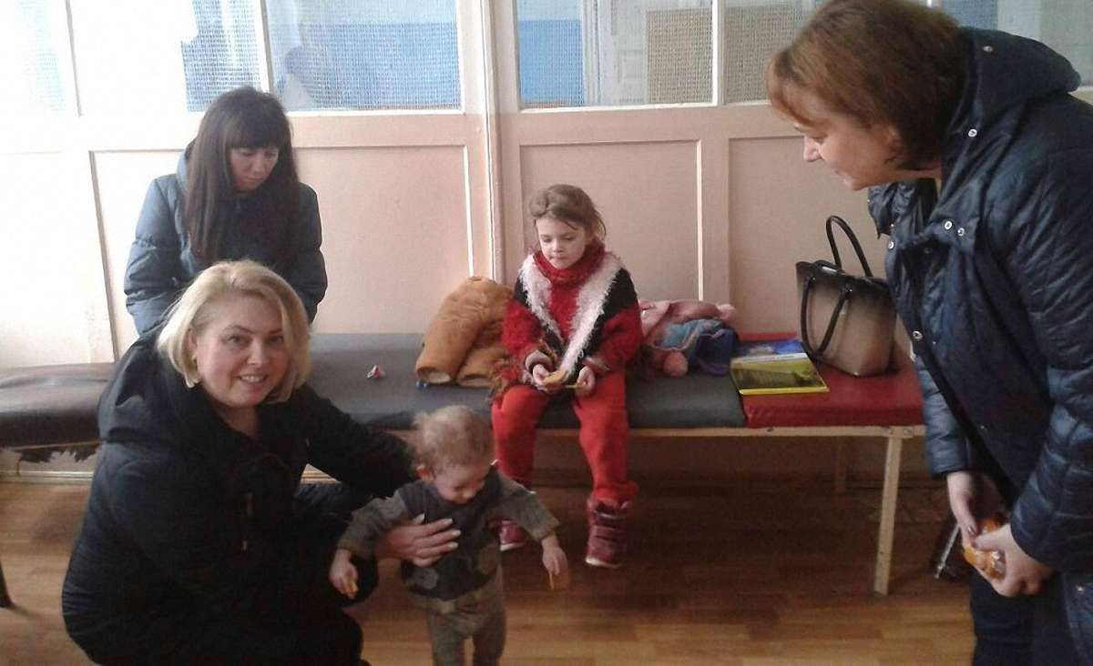 На Львівщині мати-алкоголічка не годувала дітей та зачиняла їх у шафі