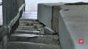 Балка, яка обвалилася зі сходів львівської школи, важить до півтонни