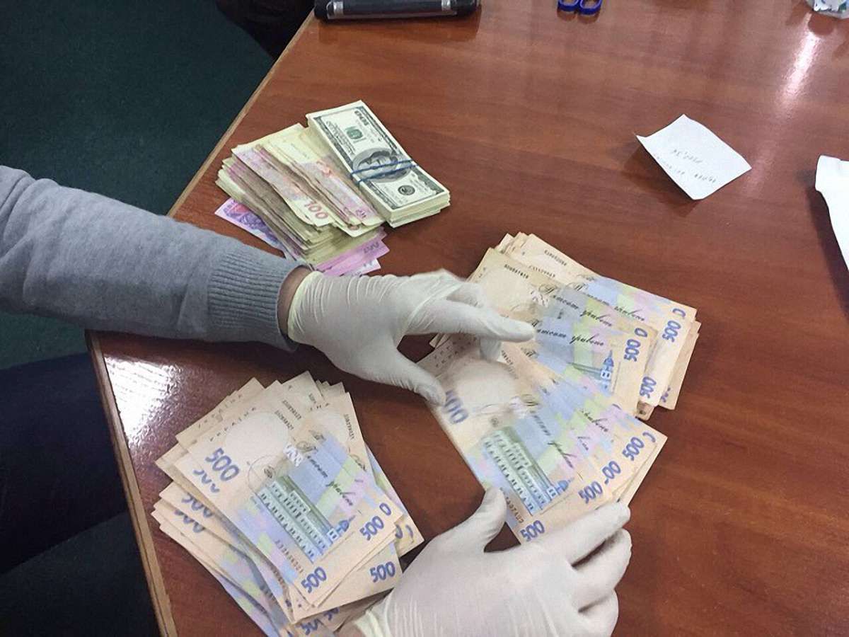 На Черкащині директора і головного інженера лісгоспу затримали на хабарі