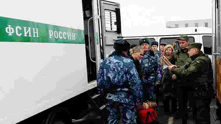 Росія передала Україні 12 ув'язнених з в'язниць окупованого Криму