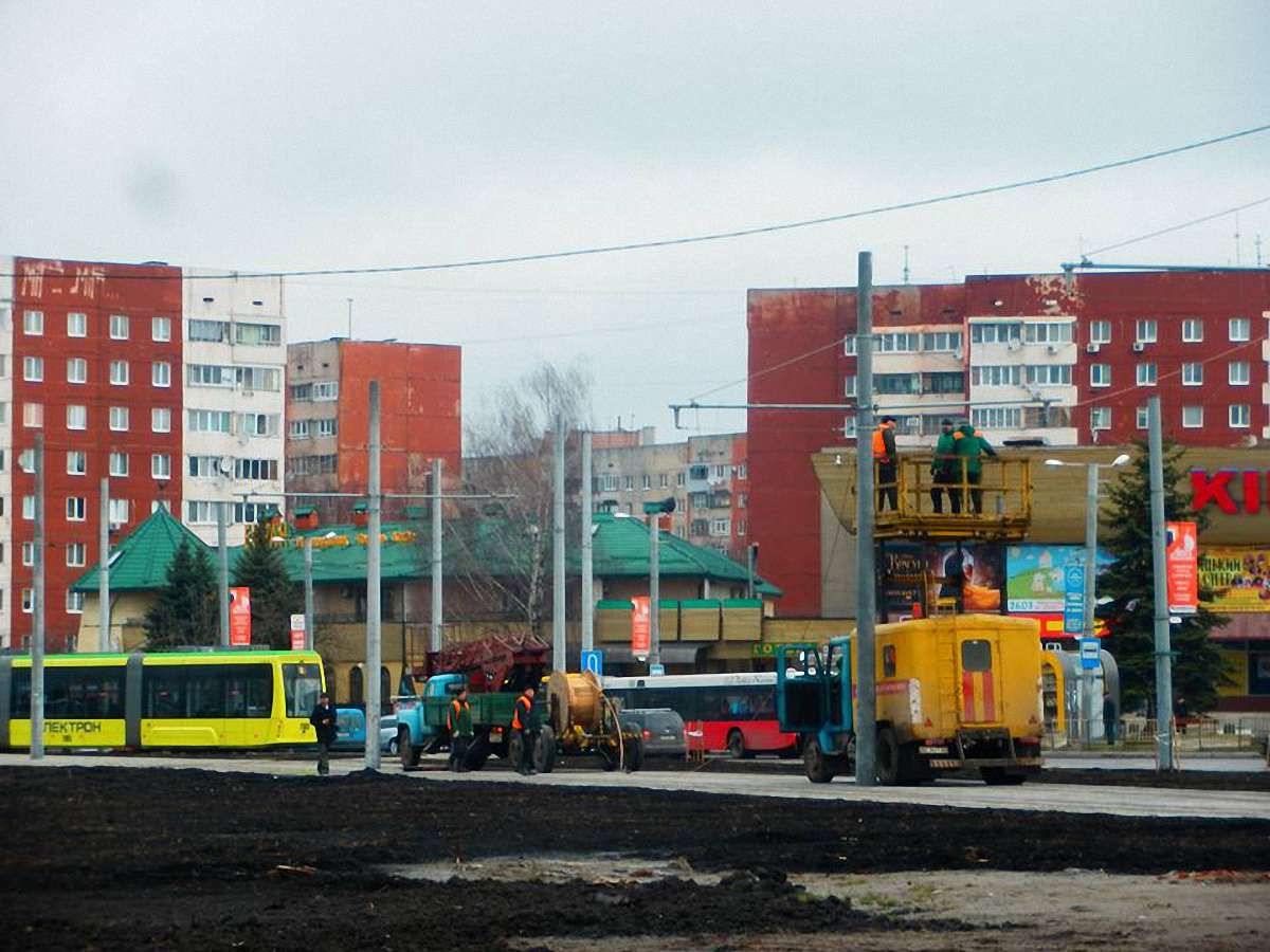 На Сихові почали монтаж контактної мережі для продовження маршруту трамвая №8