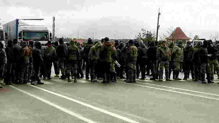 Копачі бурштину розблокували автодорогу в Рівненській області, яку перекривали від ранку