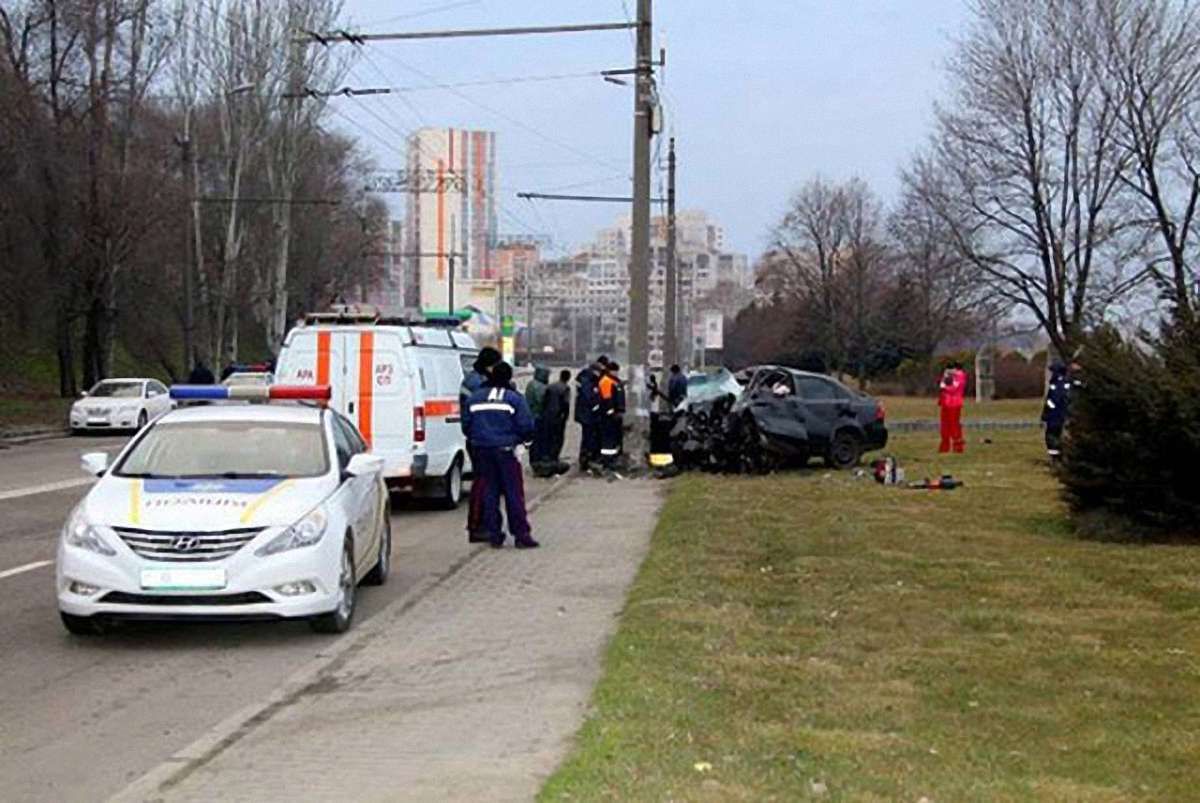У Дніпрі в ДТП загинули троє молодих людей, ще одна особа в реанімації