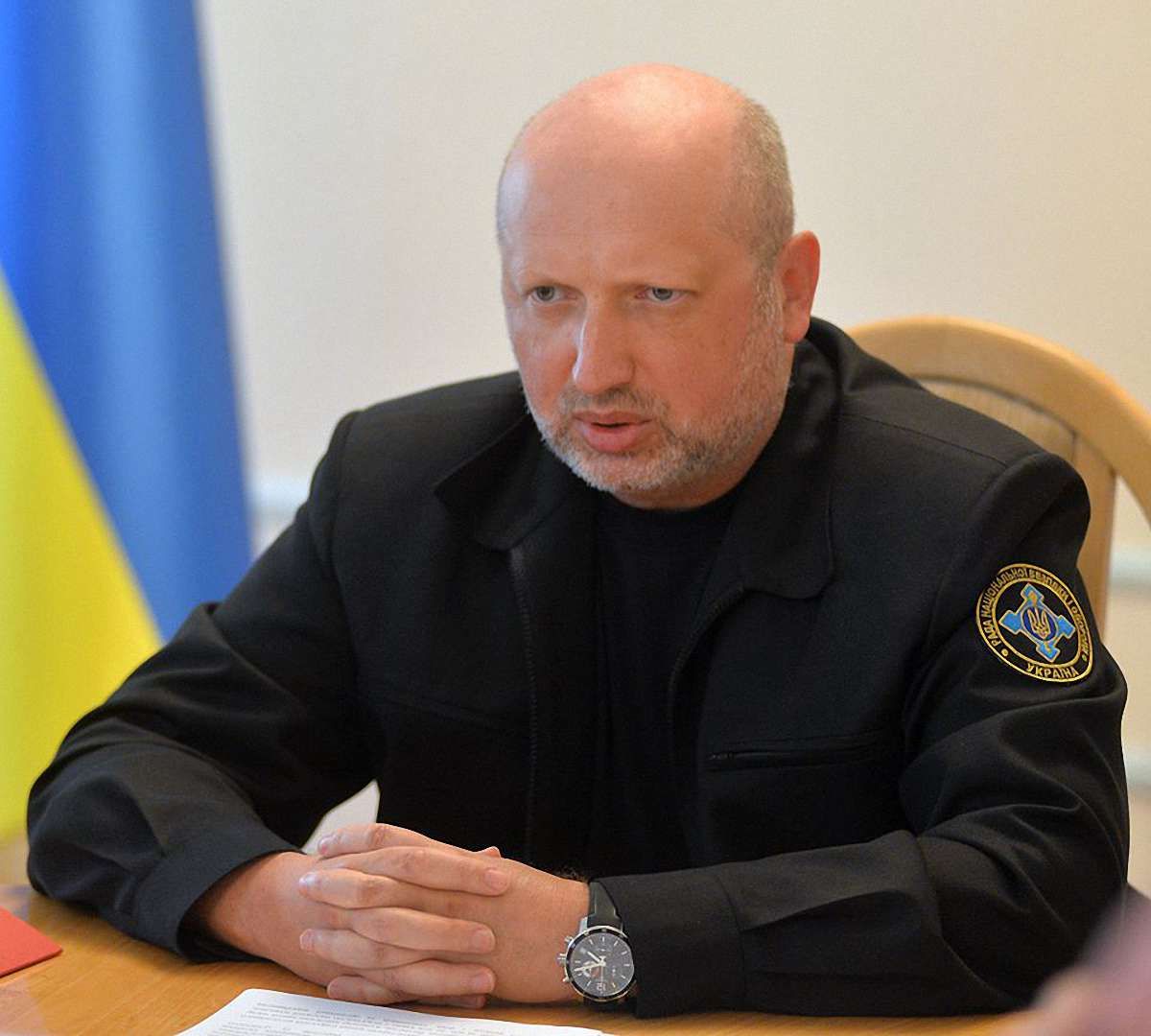 Турчинов доручив СБУ розібратися з ймовірною поїздкою українських політиків до Криму