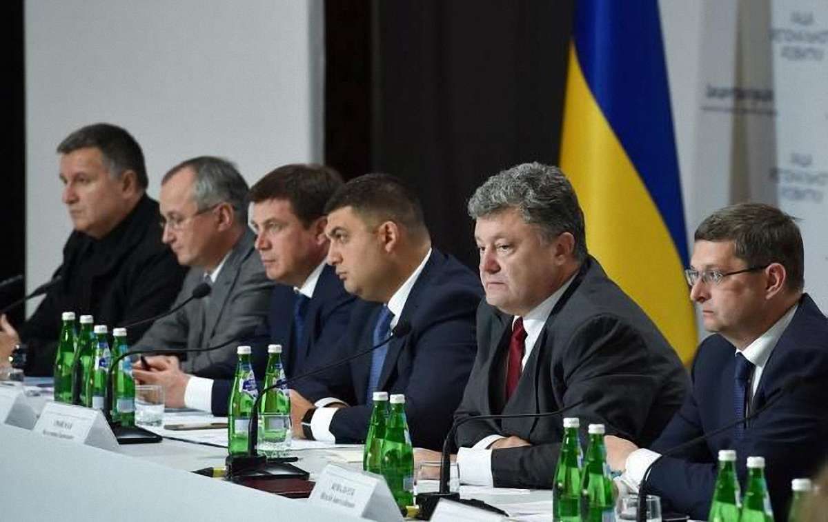 Порошенко звинуватив «Самопоміч» у відтермінуванні четвертого траншу МВФ