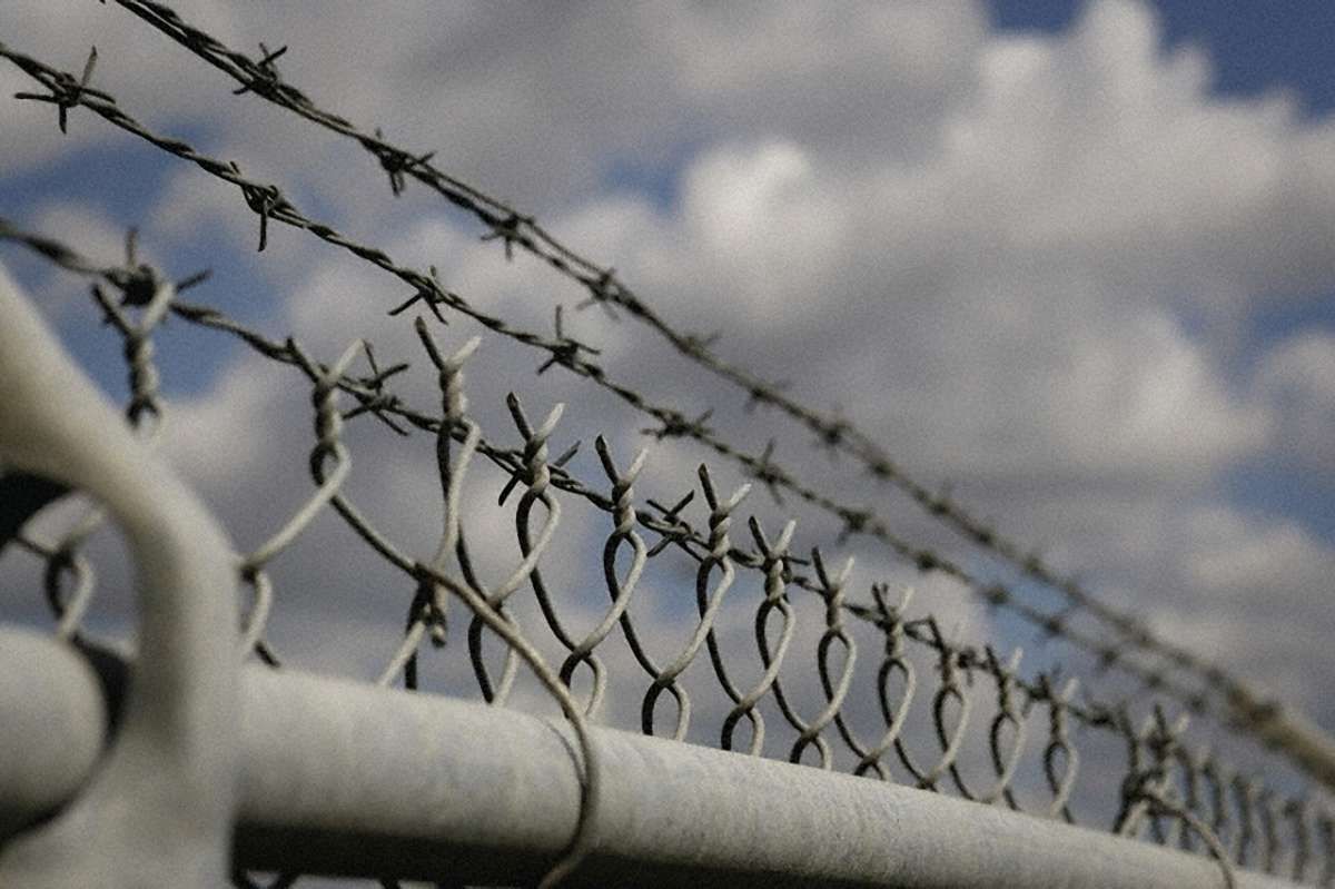 На Буковині неповнолітнього засудили до семи років в'язниці за зґвалтування ровесниці