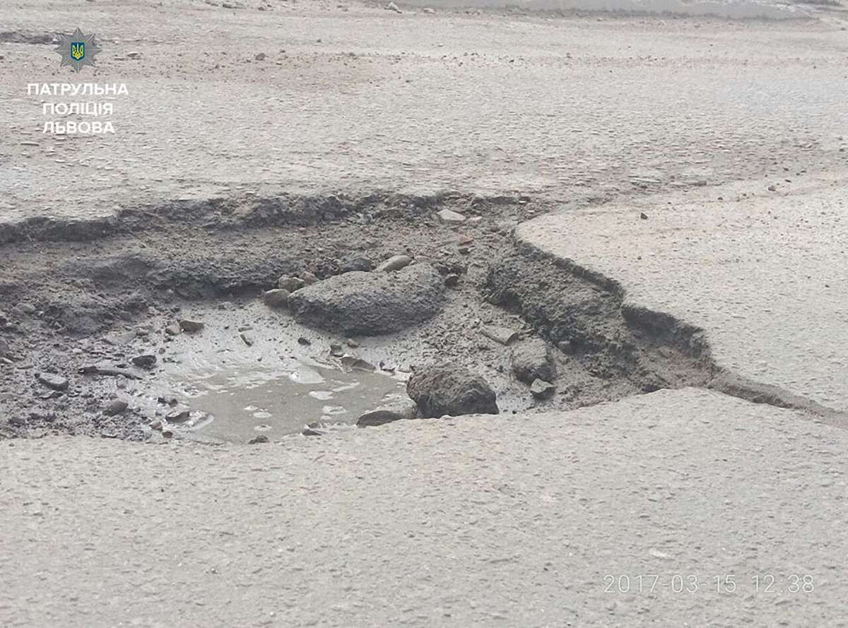 У Шевченківському та Сихівському районах Львова найбільше ДТП через стан доріг
