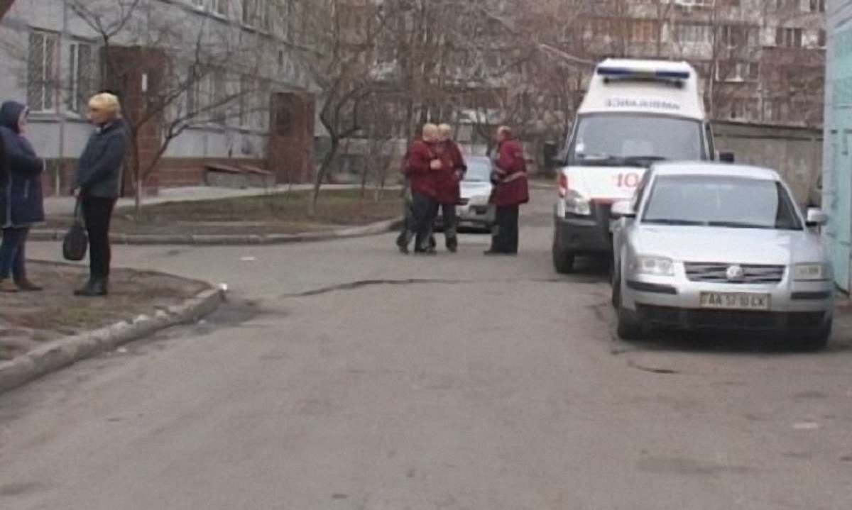 У Києві жінка викинула свого важкохворого чоловіка з восьмого поверху