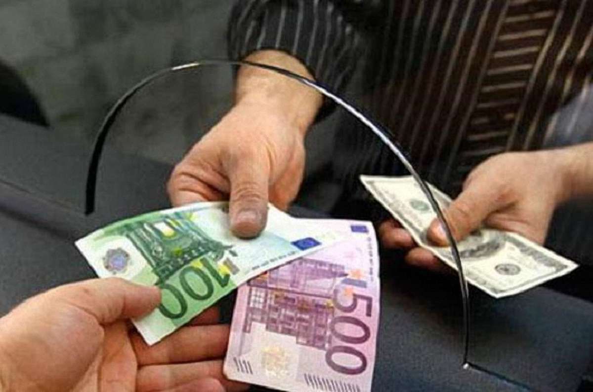Держдума РФ заборонила переказувати гроші в Україну