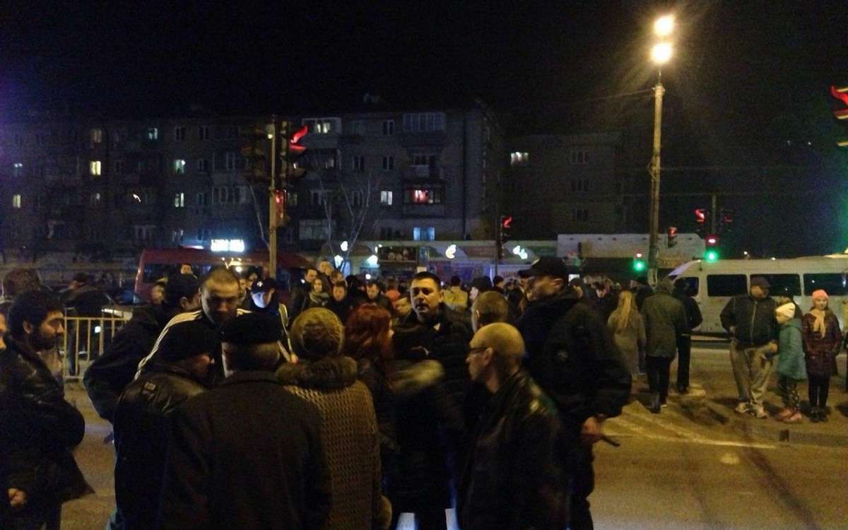 У Дніпрі люди перекрили проспект через відключення електроенергії за борги
