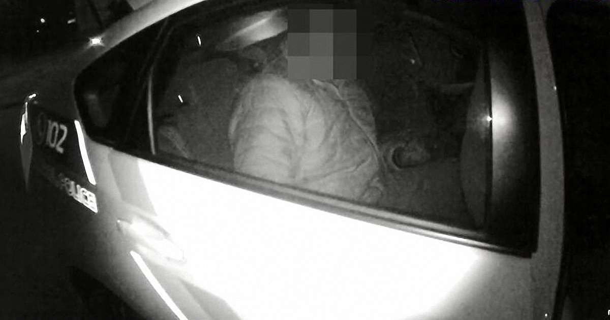 Львів’янина пограбували на зупинці громадського транспорту