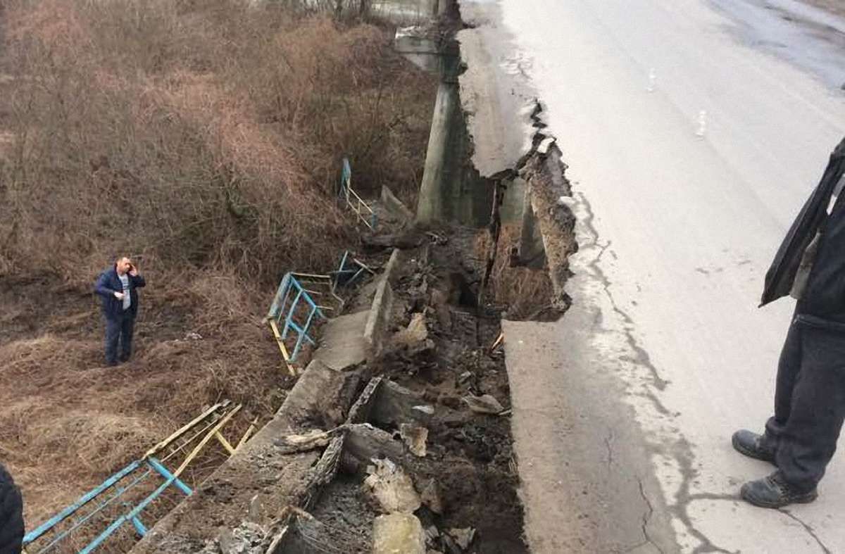 На обваленому мості у Жидачівському районі рух транспорту обмежений