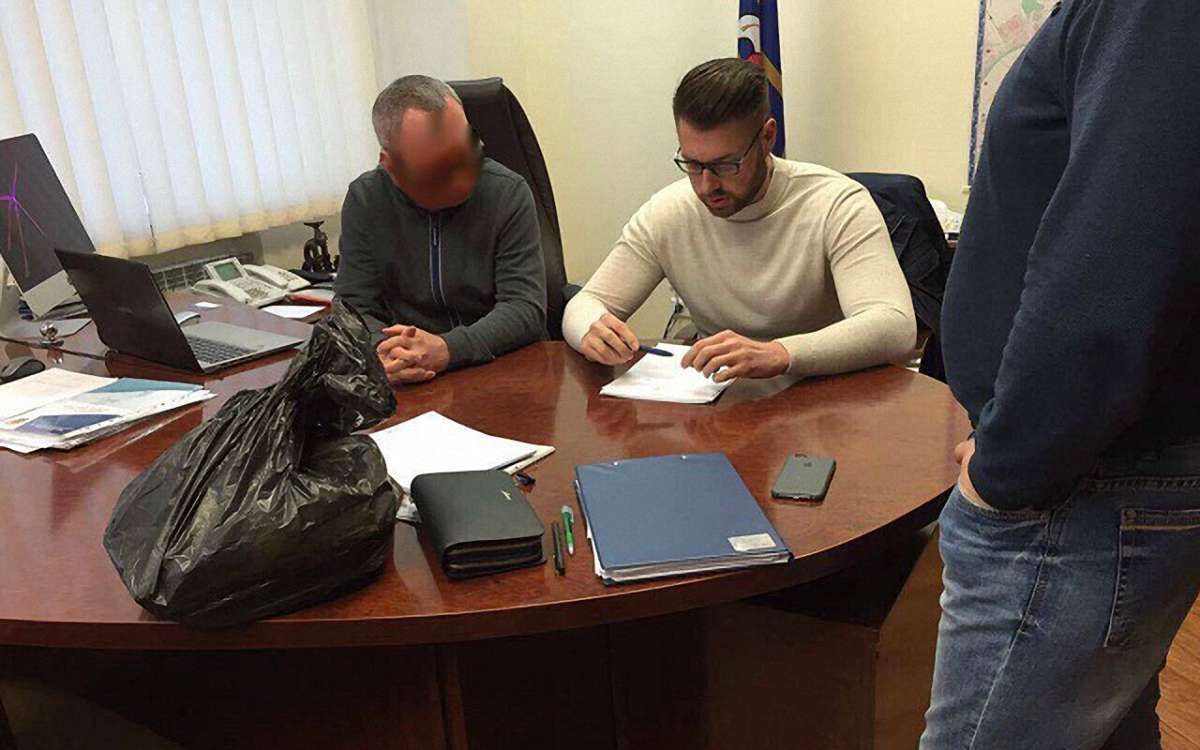 Прокуратура підозрює заступника голови райадміністрації у Києві у привласненні ₴2 млн