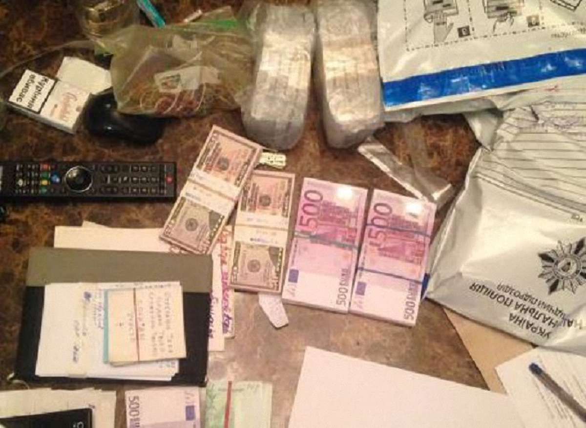 Поліція викрила масштабне виробництво фальсифікованого алкоголю на Львівщині та Закарпатті
