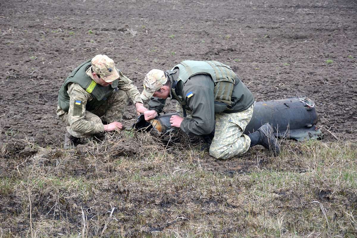Міноборони планує сьогодні ліквідувати останні осередки тління на військових складах в Балаклії