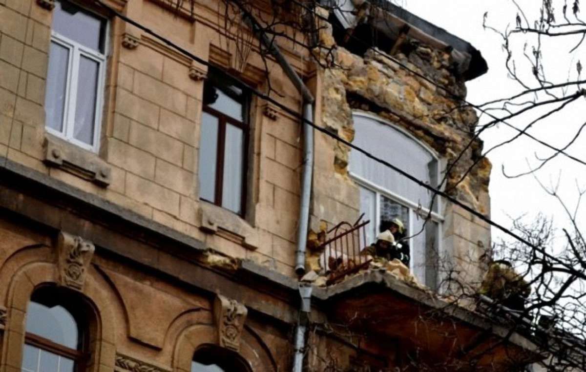 У центрі Одеси обвалився фасад 100-річного будинку-пам'ятки архітектури