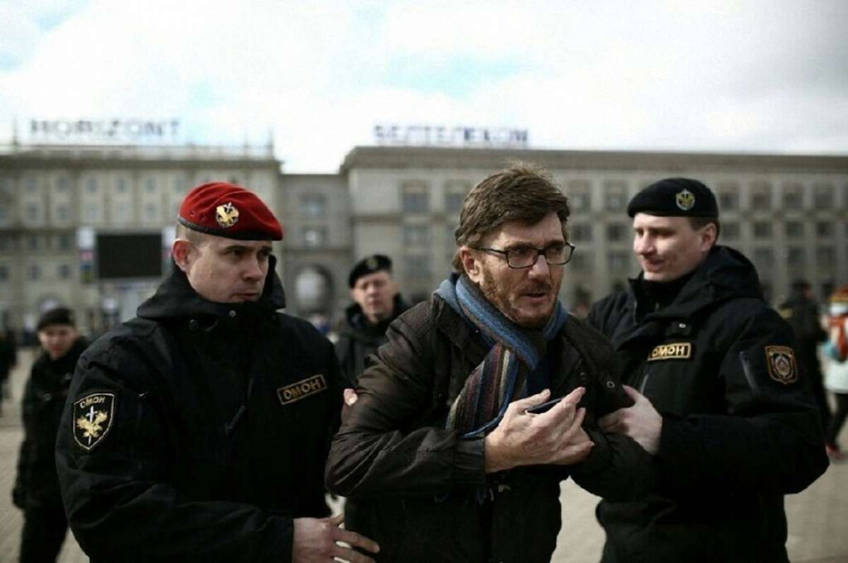 У Мінську міліція затримала учасників протесту, які вимагали звільнити затриманих у День Волі
