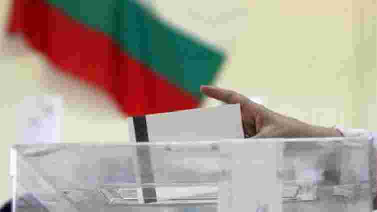 На парламентських виборах у Болгарії лідирує проєвропейська партія