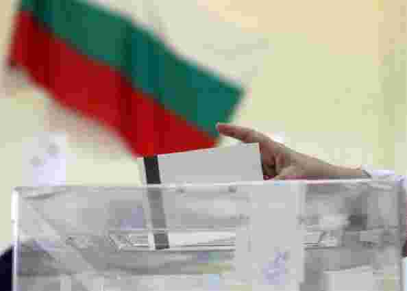 На парламентських виборах у Болгарії лідирує проєвропейська партія