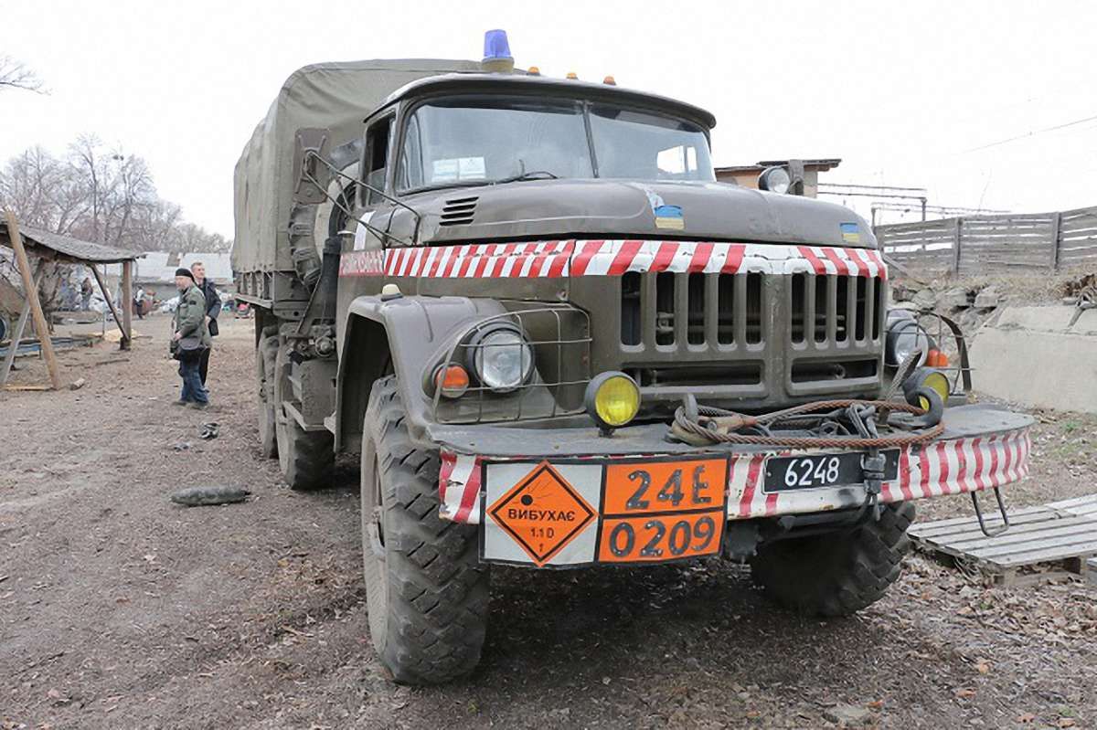 На базі в Балаклії тривають поодинокі вибухи боєприпасів, – ДСНС