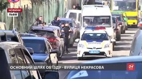 Попри заборону на вул. Некрасова водії продовжують паркуватися