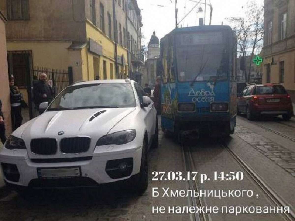У Львові повідомили про замінування автомобіля