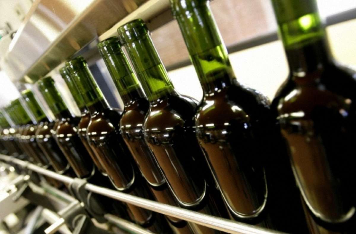 Молдова виключила вино зі списку алкогольних напоїв і дозволила його продаж вночі