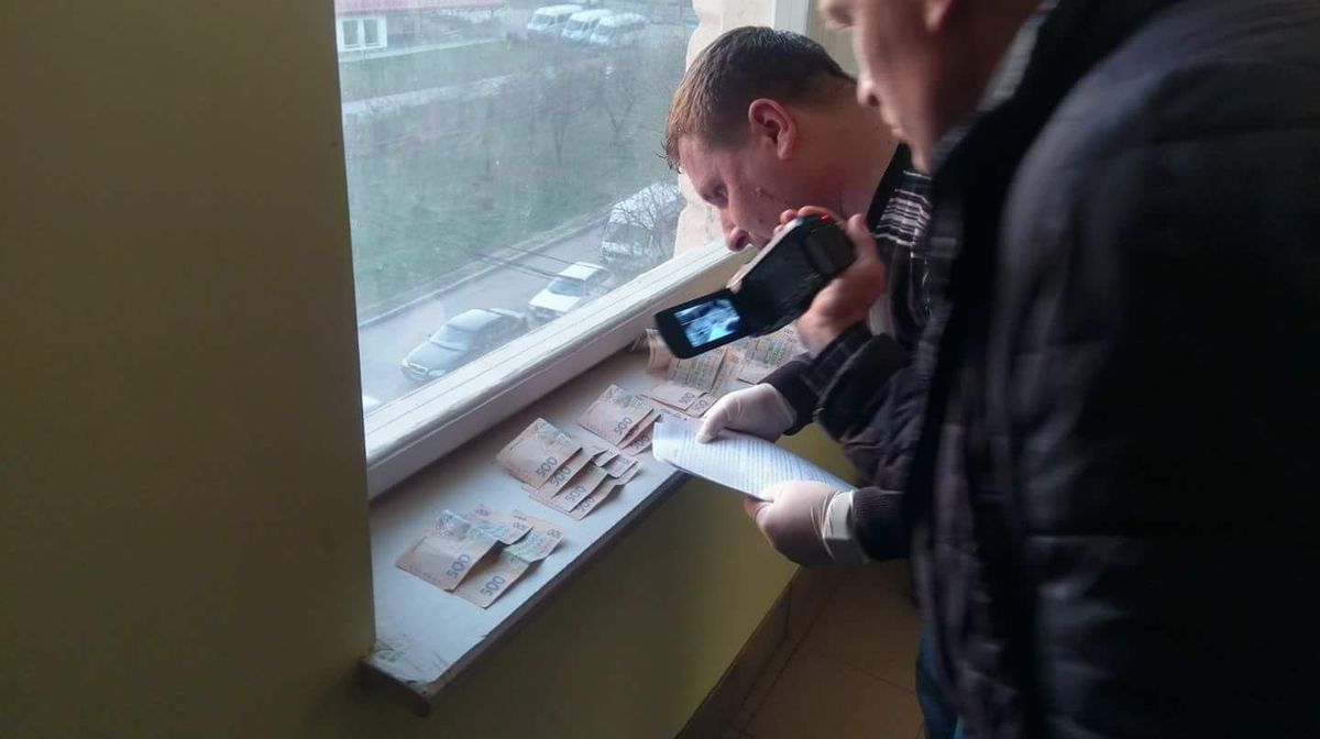 У Львові на хабарі у ₴12 тис. затримали прокурора Миколу Каліфіцького