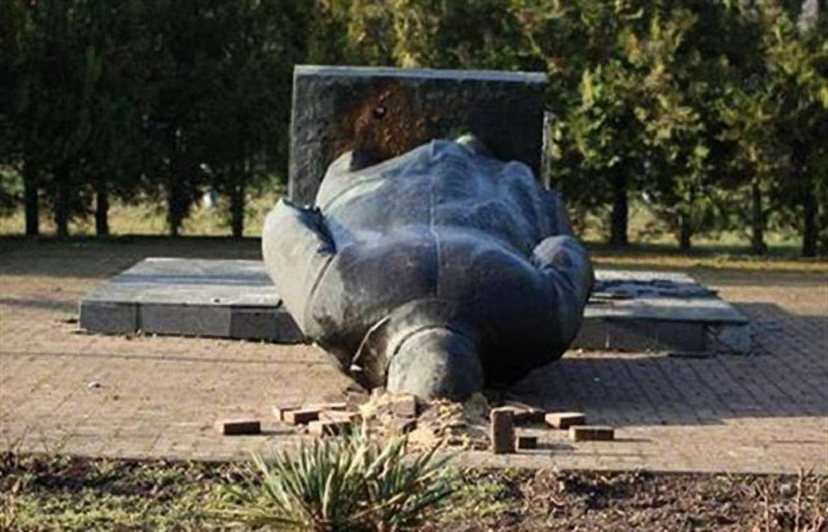 На Закарпатті вперше в Україні продали на аукціоні пам’ятник Леніну за ₴250 тис.
