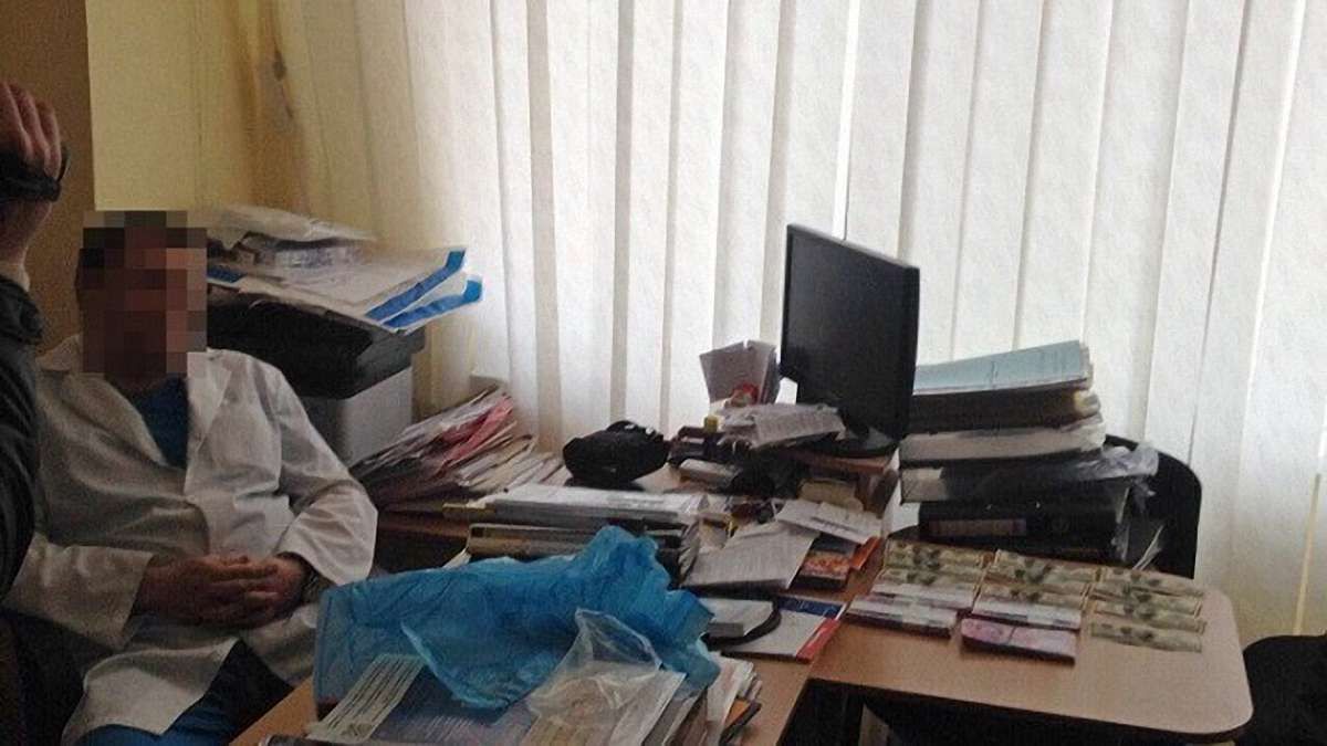 У Харкові лікар вимагав від пацієнта ₴100 тис. за операцію