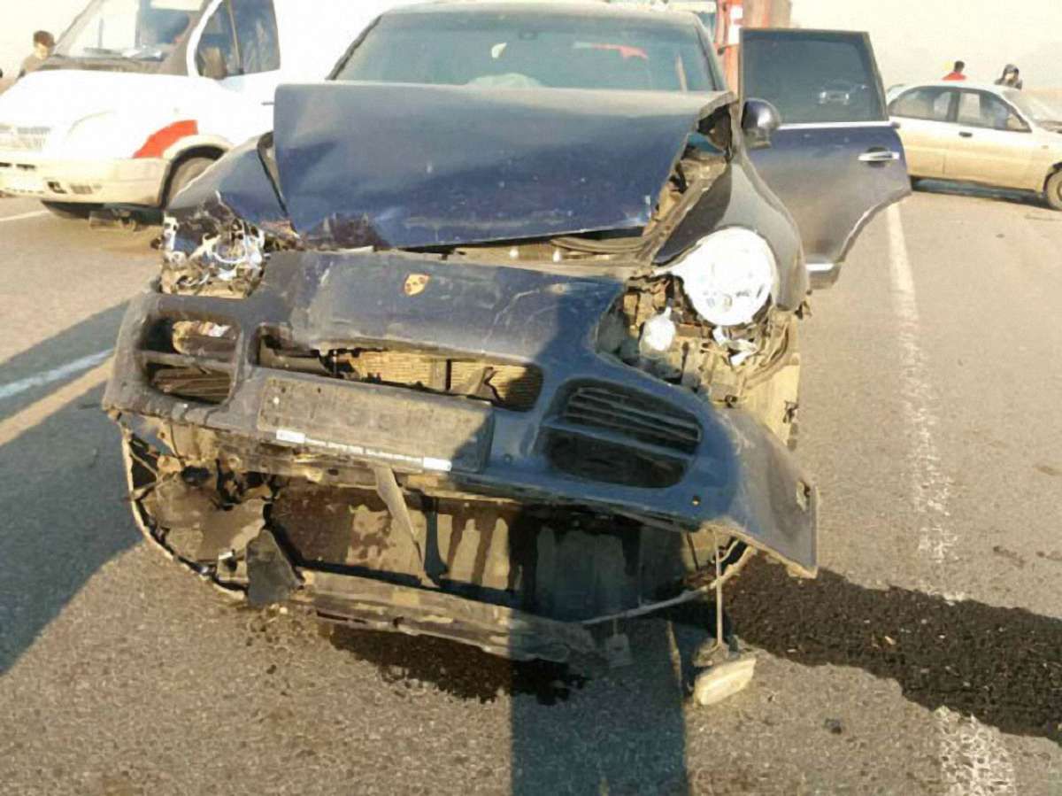 На Полтавщині сім автомобілів потрапили в ДТП через задимленість дороги