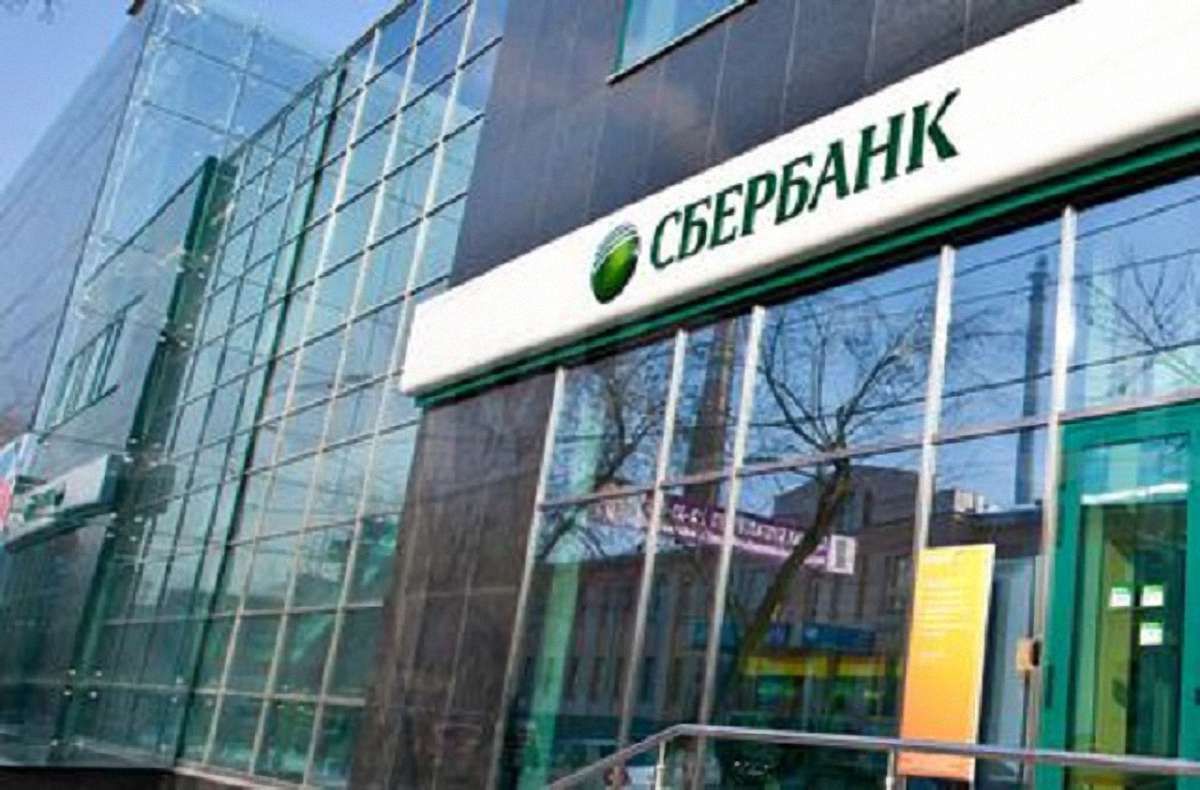 «Сбербанк» скасував обмеження на видачу готівки і на безготівкові операції