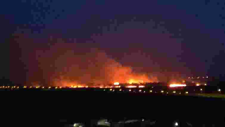 Біля злітної смуги львівського аеропорту виникла пожежа