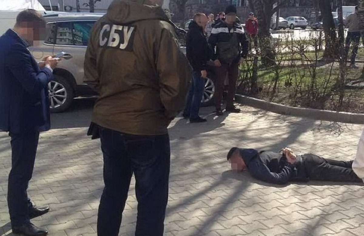 У Чернівцях злочинці отримували наркотики з ЄС поштою